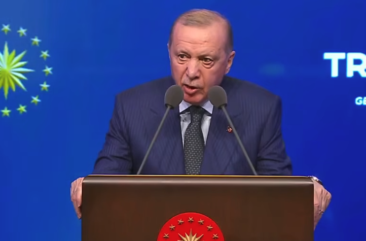 Erdoğan, Mansur Yavaş ve Özgür Özel’i hedef aldı: “Şıracının şahidi bozacı”
