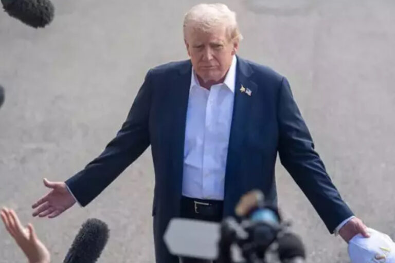 Trump, İran’ı tehdit etti: ”Zaman daralıyor, büyük bir donanma İran’a ilerliyor”