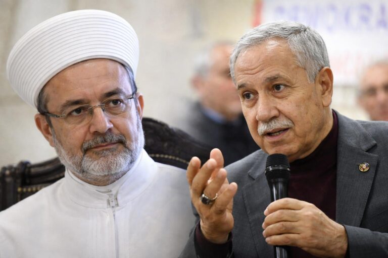 Mehmet Görmez’den Bülent Arınç’a: “Erdemliler hareketi olarak yola çıkmıştınız, şimdi kimse kalmadı”