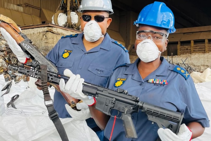 Polis suçlulara ait 14 bin silahı imha etti