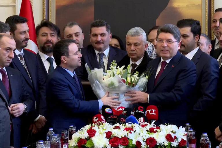 CHP’li Bülent Tezcan: ”Sulh Ceza Hakimi’nin Akın Gürlek’in devir teslim töreninde ne işi var?”