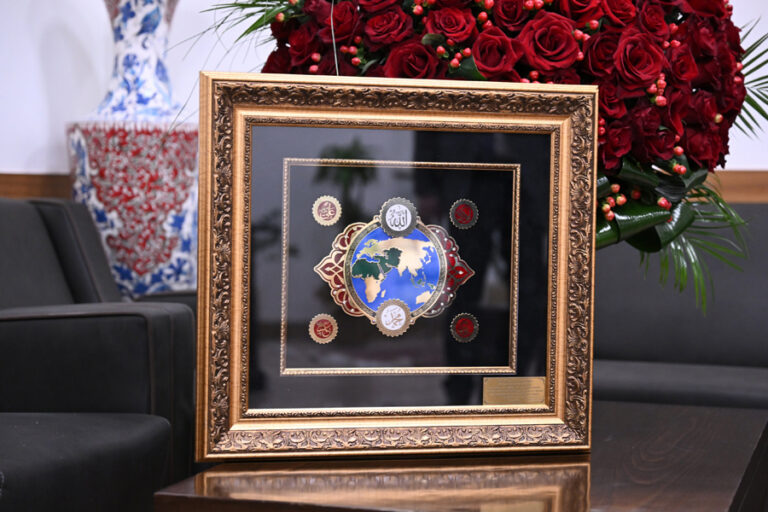 Bahçeli’den Erdoğan’a doğum günü için 72 gül ve tablo hediyesi