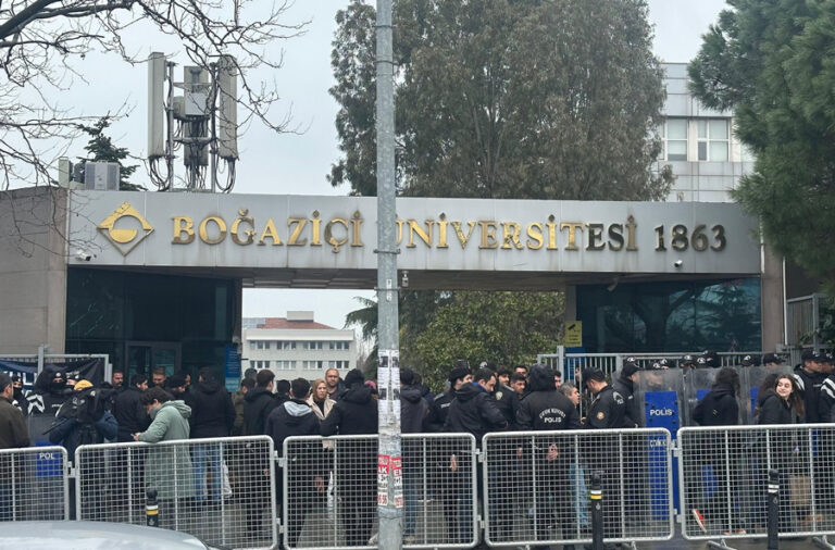‘Erdoğan gelecek’ diye, öğrencilerin Boğaziçi Üniversitesi’ne girişi yasaklandı!