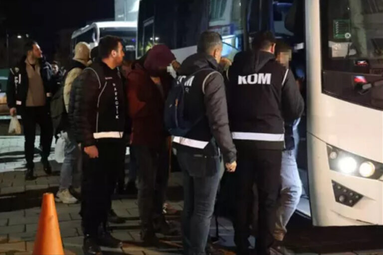 Buca Belediyesi’ne operasyon: 26 şüpheliden 7’si tutuklandı