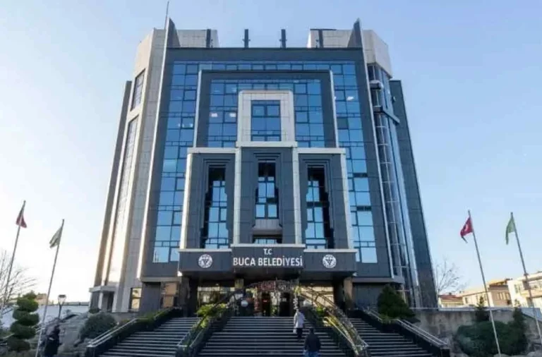 Buca Belediyesi’ne ‘yolsuzluk ve rüşvet’ operasyonu