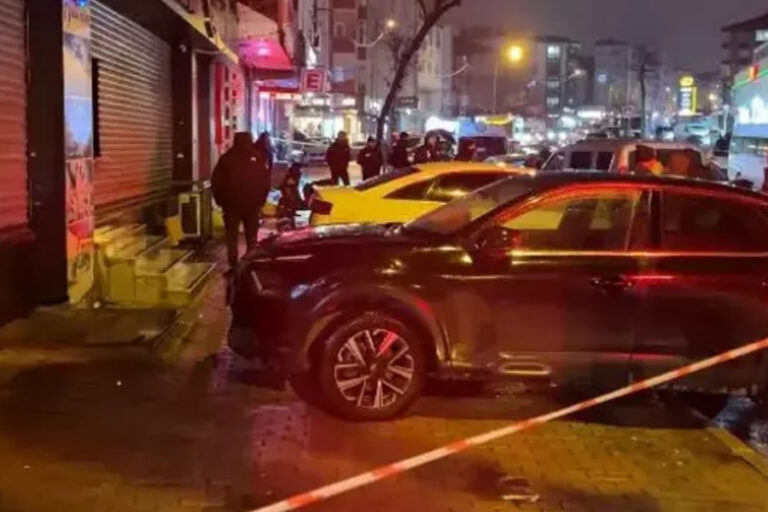 İstanbul’da iş yerinde yangın: Silahla vurulmuş 2 kişinin cesedi bulundu