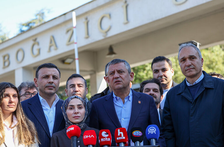 CHP lideri Özgür Özel: “Medeniyetten yoksun birisi ülkeyi yönetiyor maalesef”