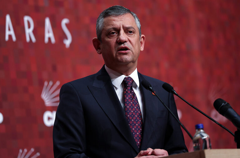 Özel’den ‘Bahçeli’ açıklaması: “Geçmişteki gibi (erken seçim çağrısı için) lastkleri ısıtıyor olabilir!”