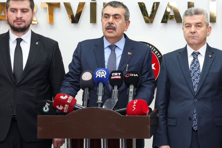 Yusuf Tekin: ”168 kişinin imzaladığı metinle ilgili suç duyurusunda bulunacağız”