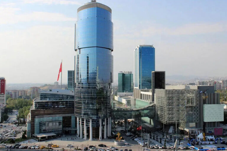 Ankara’da bir AVM’den 18 yaş altına hafta sonu kısıtlaması: Velisi olmayan AVM’ye giremeyecek