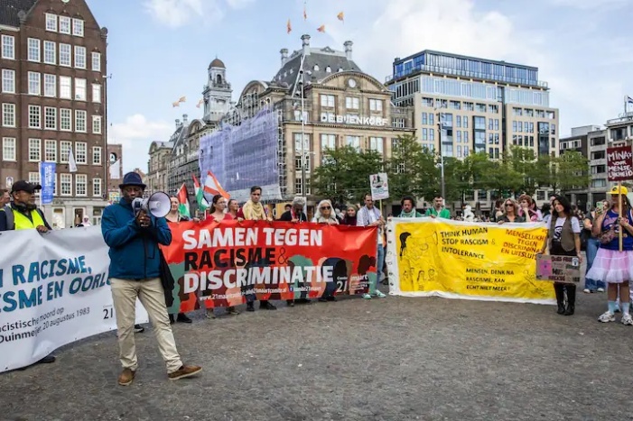 Hollanda’da dijital nefret alarm veriyor