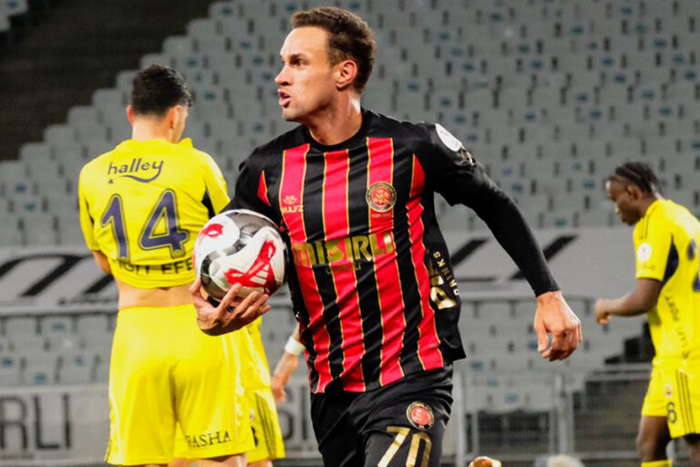 Fatih Karagümrük Fenerbahçe’yi 2-0 mağlup etti