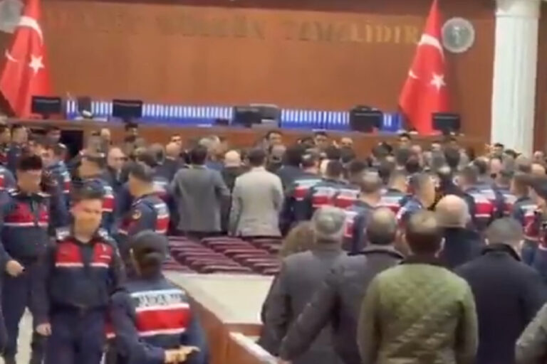 Savcıyla İmamoğlu arasında gerginlik yaşandı, İmamoğlu salondan çıkarıldı: ”Buradan kaçarak gidersiniz”