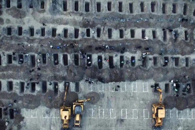 İran’da kız ilkokulu bombalanmıştı: İsrail’in öldürdüğü 160 kız çocuğu için mezar kazıldı