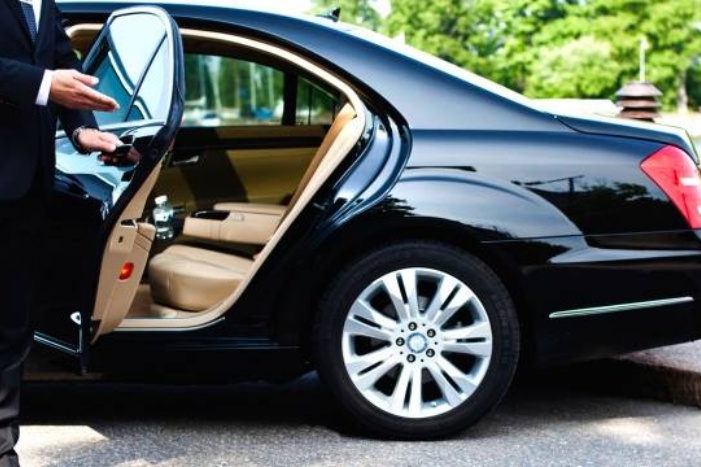 “Devletin makam aracı aile servisine döndü”