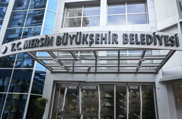 Mersin Büyükşehir Belediyesi’ne ‘ihaleye fesat karıştırma ve rüşvet’ operasyonu