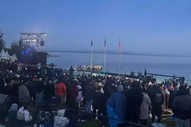 Anzak askerler Gelibolu’da ‘Şafak Ayini’ ile anıldı