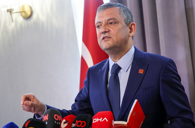 CHP’den yeni hamle; Özgür Özel, tüm il başkanlarını Ankara’ya çağırdı