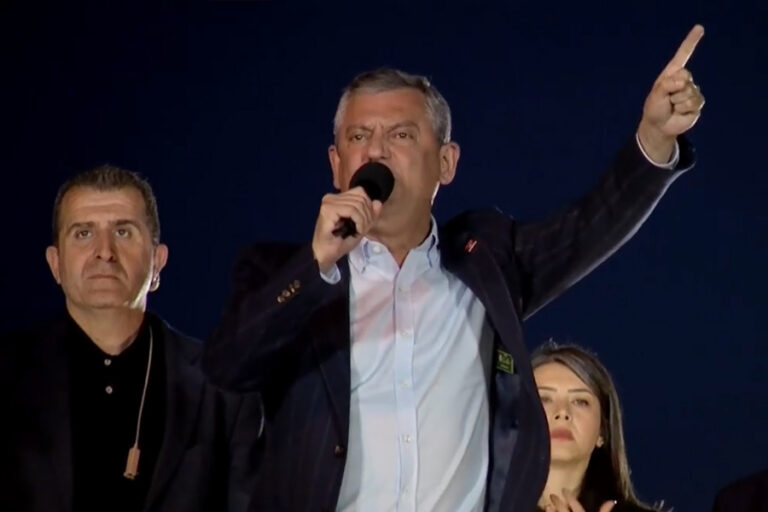 Özgür Özel Ataşehir’den Erdoğan’a seslendi: ”Sonunuz Orban ile aynı olacak”