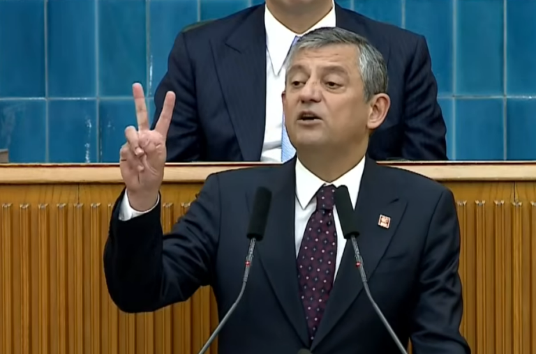 Özgür Özel, CHP Grup Başkanı seçildi