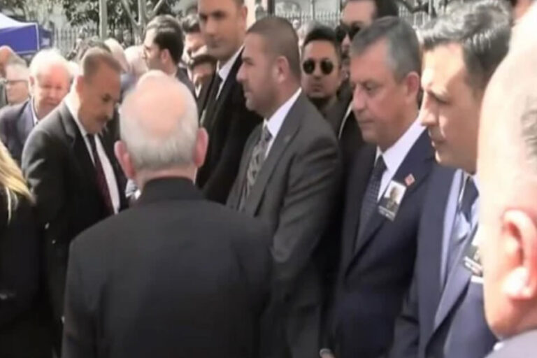 Kılıçdaroğlu, Hüsamettin Cindoruk’un cenazesinde Özgür Özel ile tokalaşmadı
