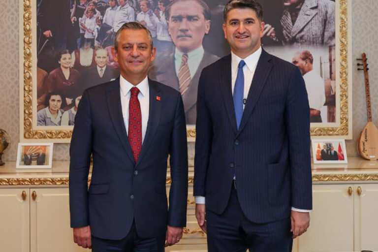 Özel’den Adıgüzel’in gözaltına alınmasına tepki: ”Belediyede para olmadığı için ihale bile yok; ne ile suçlayacaklar çok merak ediyorum”