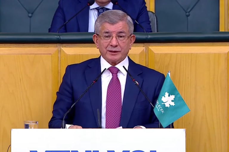 Ahmet Davutoğlu: “Bu üçlü çete Türkiye’ye 10 yıl kaybettirdi”