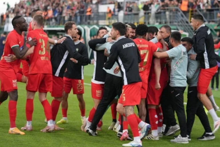 Amedspor Süper Lig’e yükseldi
