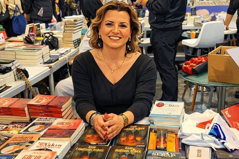 Yazar Ayten Öztürk, yeğeninin bıçaklı saldırısında hayatını kaybetti