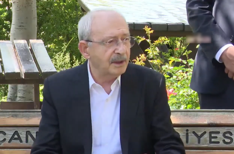GAZETECİLERLE BAYRAMLAŞTI | Kılıçdaroğlu: “Benim elimde olsa yarın sabah kurultaya giderim”