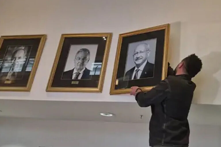 Kılıçdaroğlu’nun fotoğrafı genel merkeze tekrar asıldı