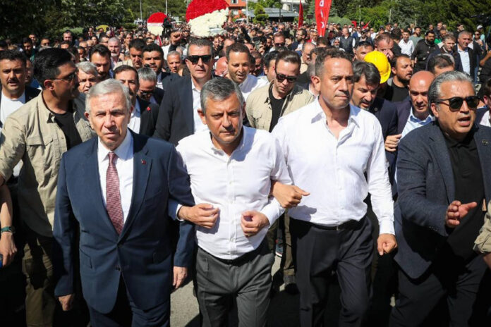 mansur yavaş_özgür özel