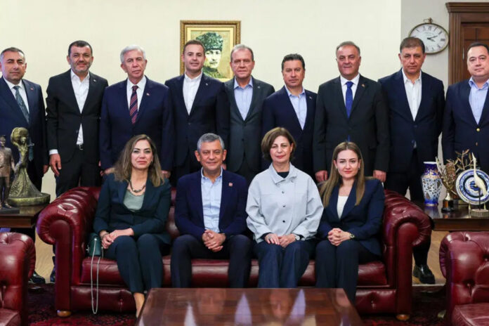özgür özel-chp-belediye-başkan
