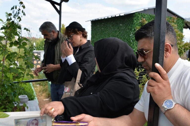 Yasemin Minguzzi’den Gülistan Doku ve Rojin Kabaiş’in ailesine ziyaret