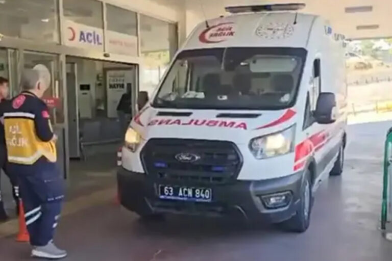 Bahçedeki yılanı vurmak isterken av tüfeğiyle 5 kişiyi yaraladı