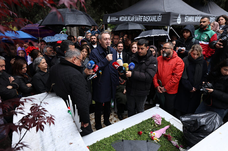 Sırrı Süreyya Önder, ölümünün birinci yıldönümünde mezarı başında anıldı