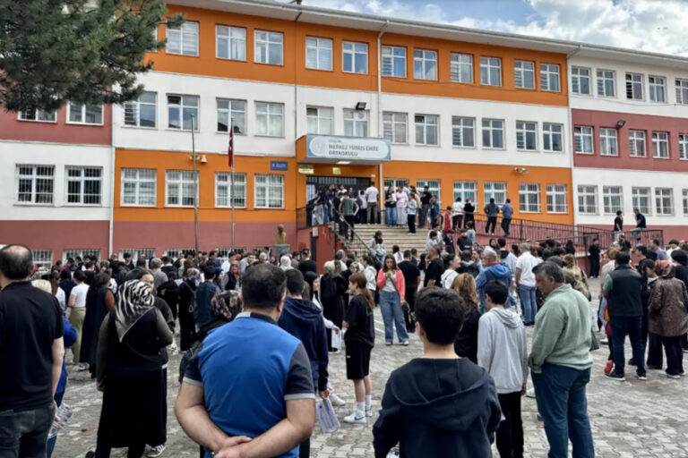 Liselere Geçiş Sistemi (LGS) sınavı başladı