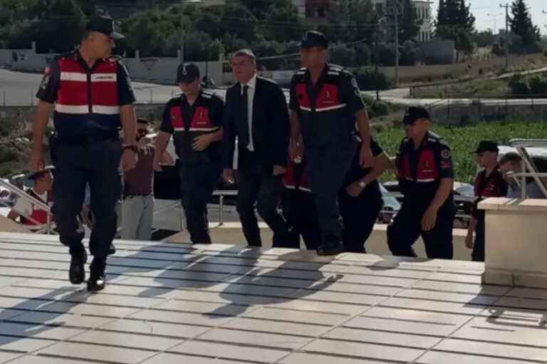 Silifke Belediyesi’ne operasyon: Belediye Başkanı dahil 8 kişi tutuklandı