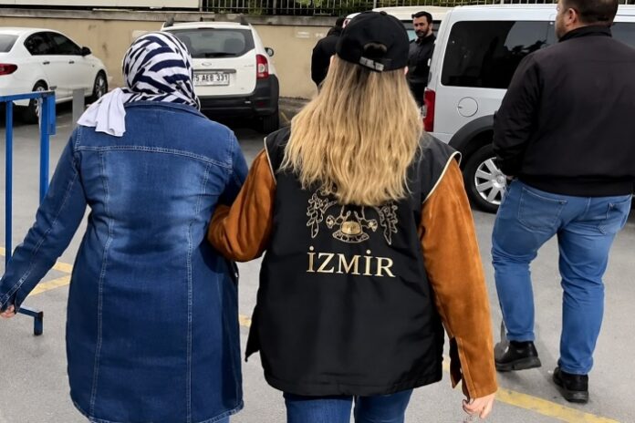 izmir-kadın-gülen cemaati