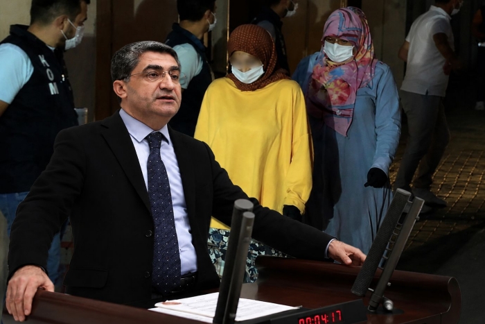 Ekmen, Uşak örneğini hatırlattı: Çıplak arama ilk kez yapılmıyor