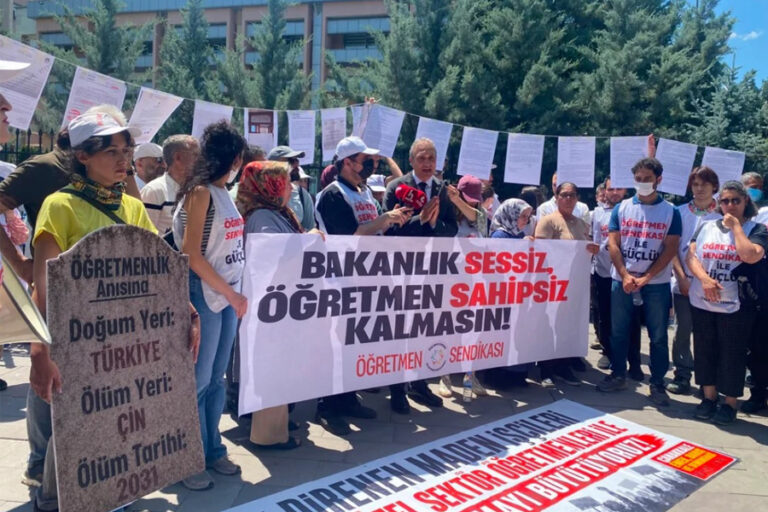 Yusuf Tekin ‘şikayet yok’ demişti: Açlık grevindeki öğretmenler MEB’e yürüdü