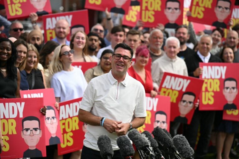 İNGİLTERE | Andy Burnham, Avam Kamarası’na döndü; Starmer’ın koltuğu sallanıyor