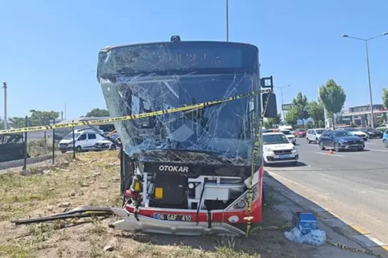 Ankara’da belediye otobüsü ve hafif ticari araç çarpıştı: 1 ölü, 9 yaralı