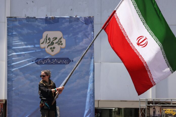 iran bayrak tahran