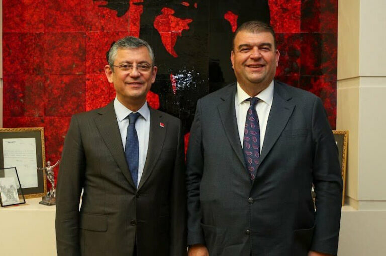 Seferihisar Belediye Başkanı İsmail Yetişkin tutuklandı