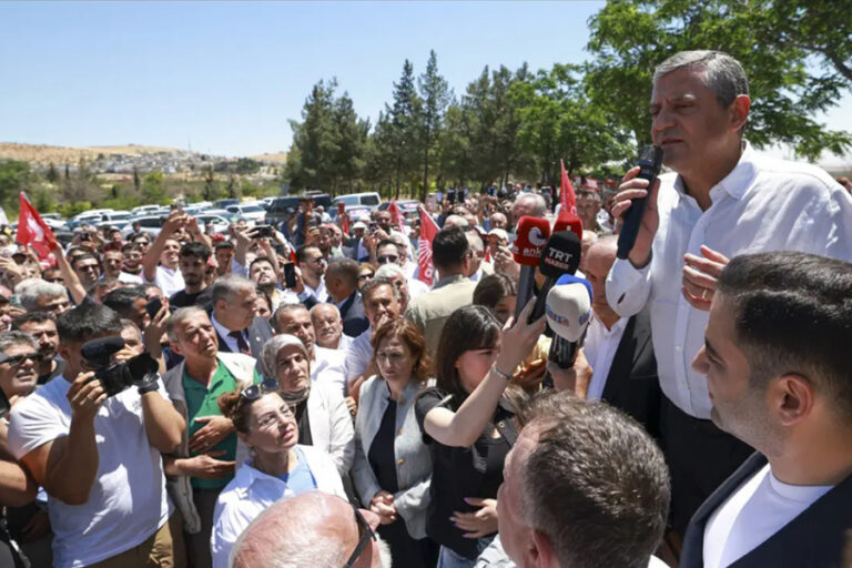 Gaziantep’te vatandaşlara seslenen Özel: ”Bir daha kaybetmeye tahammülümüz yok”