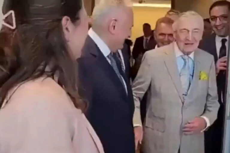 Rahmi Koç’un anlattığı ‘Kürt kadın’ fıkrası tepki çekti: ”Tek kelimeyle rezillik”