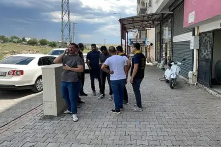 Şanlıurfa’da erkek şiddeti: Eşi ve kızını tabancayla vurup kaçtı