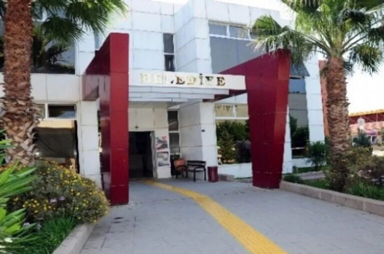 Seferihisar Belediyesi’ne operasyon: Başkan Yardımcısı dahil 6 kişi gözaltına alındı