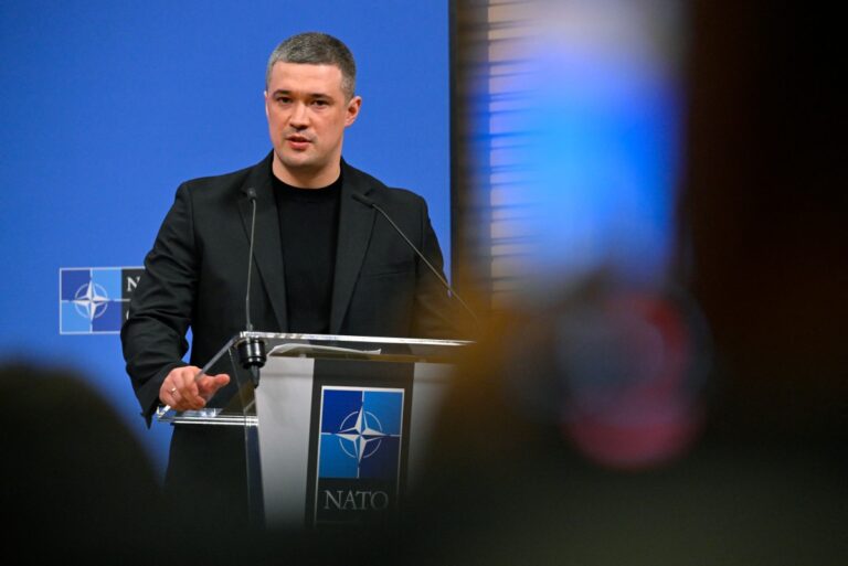 Kiev’de ‘Fedorov protestosu’ sürüyor; binlerce kişi Cumhurbaşkanlığı önünde toplandı